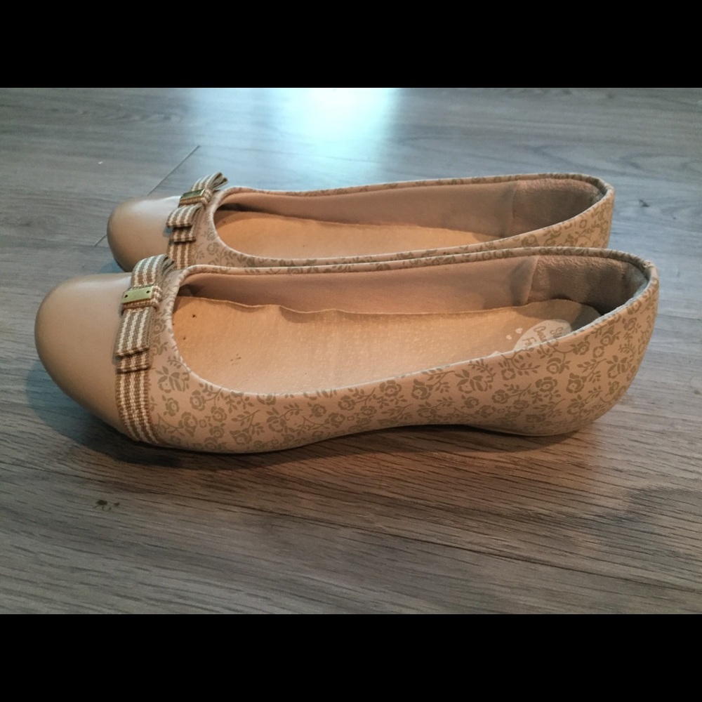 Shoes - Picture 2 of 4